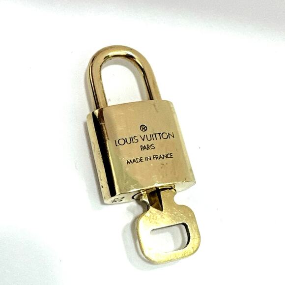 Louis Vuitton Gold Padlock & Key Set  LV Brass Lock 313 - Picture 2 of 3